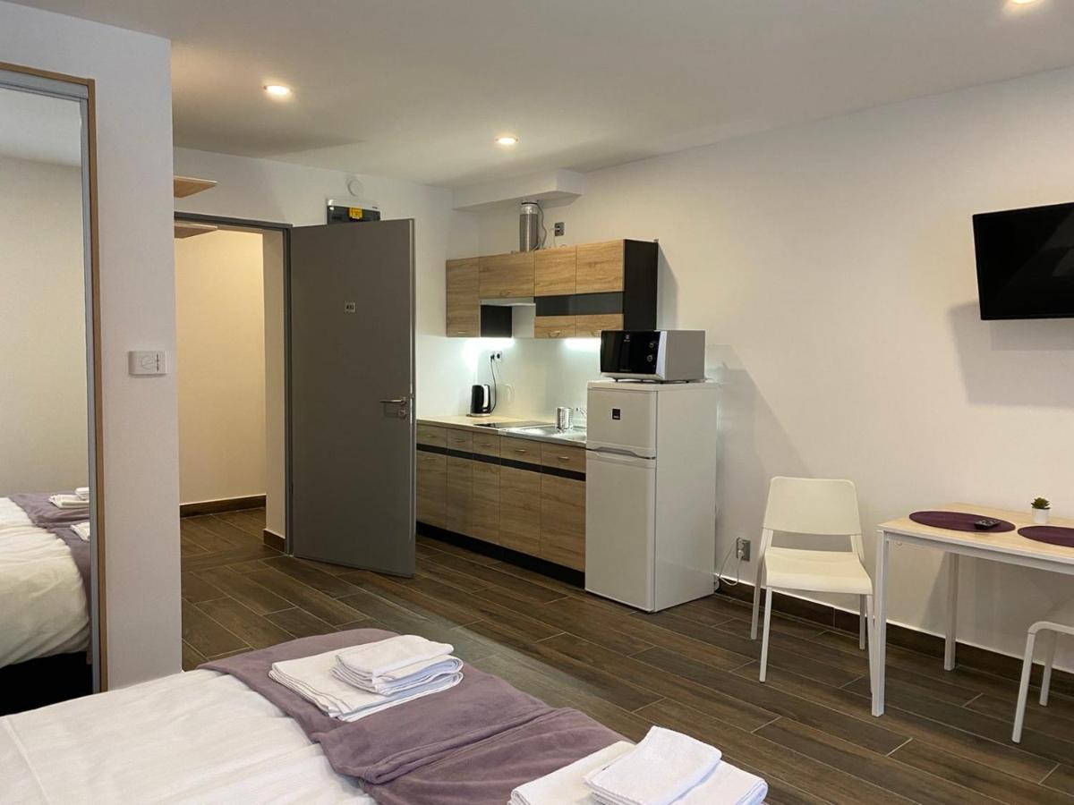 M70 Apartmanhaz Μίσκολτς Εξωτερικό φωτογραφία