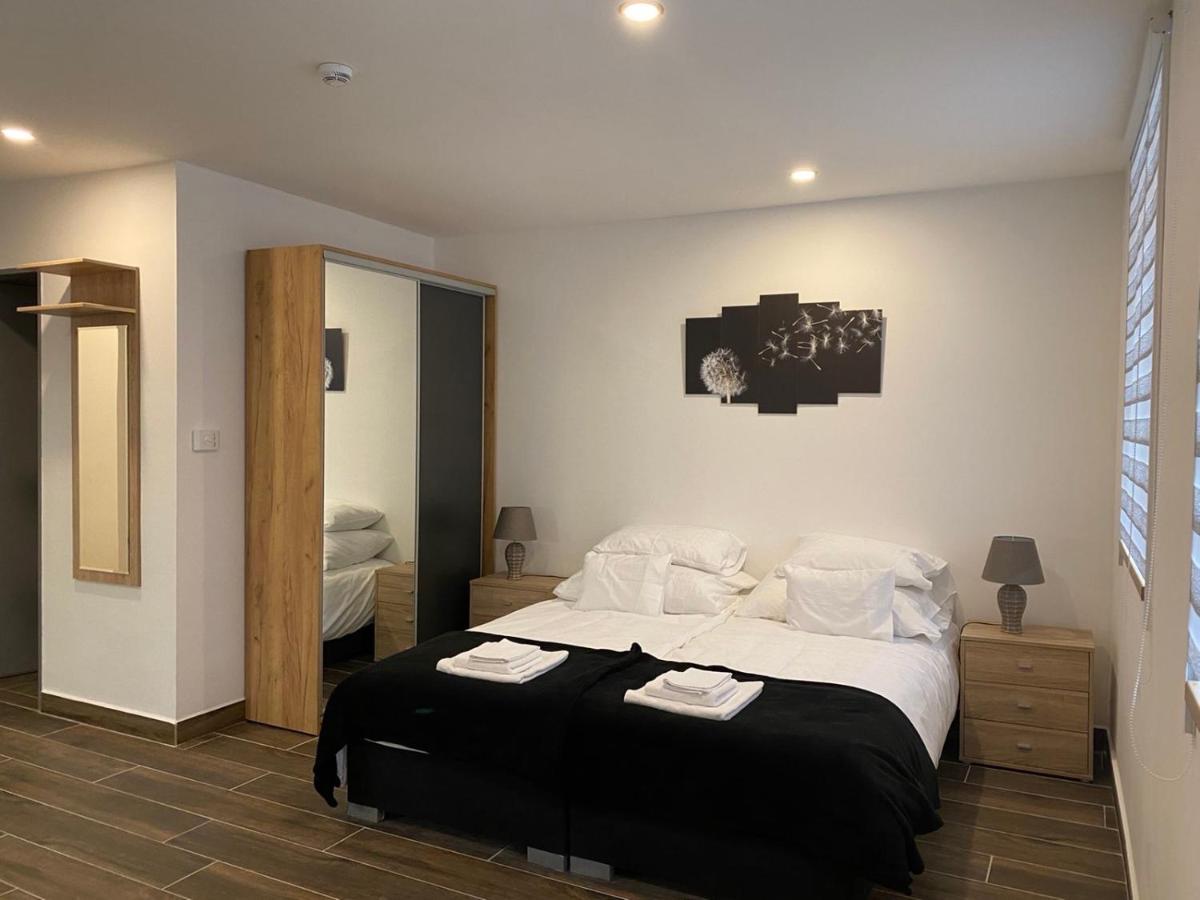 M70 Apartmanhaz Μίσκολτς Εξωτερικό φωτογραφία