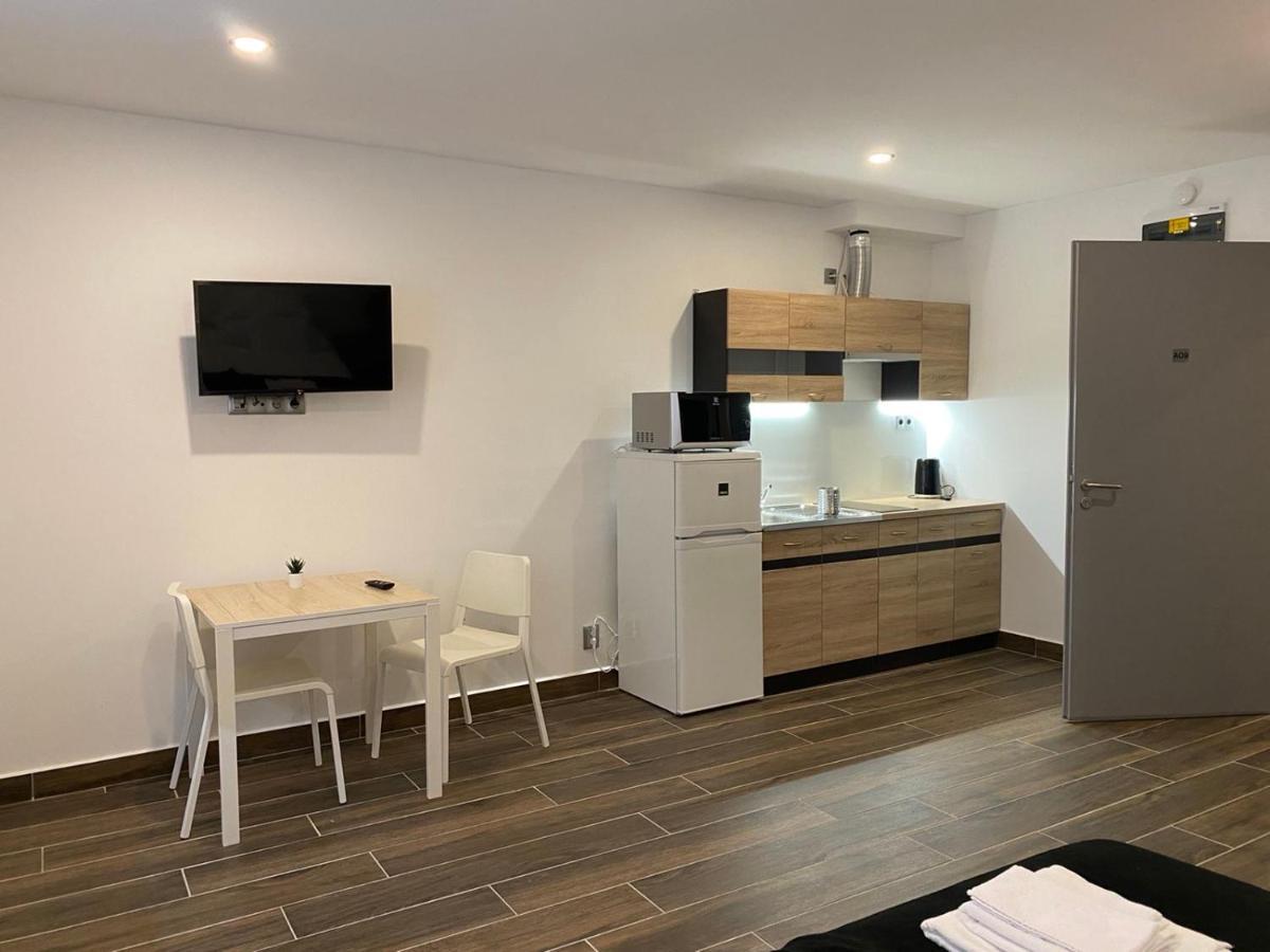 M70 Apartmanhaz Μίσκολτς Εξωτερικό φωτογραφία