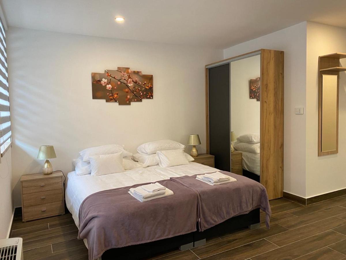 M70 Apartmanhaz Μίσκολτς Εξωτερικό φωτογραφία