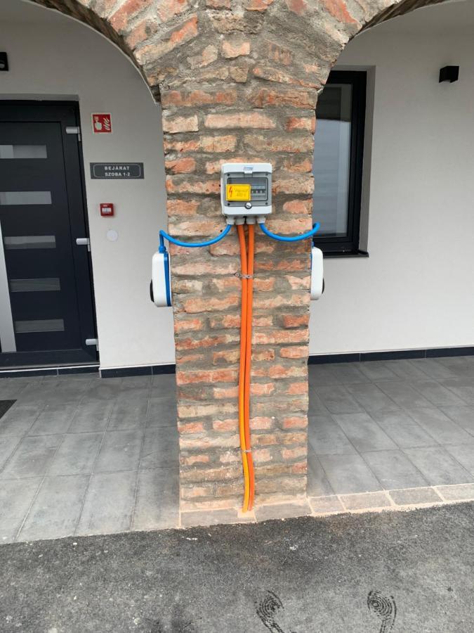 M70 Apartmanhaz Μίσκολτς Εξωτερικό φωτογραφία